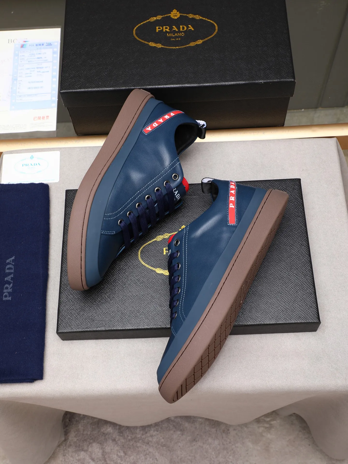 Men's shoes💰420💰 Brand: PRADA (Prada) Standard code: Men's code 38–44 (45 can be customized) Material: Original cowhide, breathable sheep lining Special outsole Style category: Men's fashionable casual sneakers Low-key luxury! Color: actual picture color